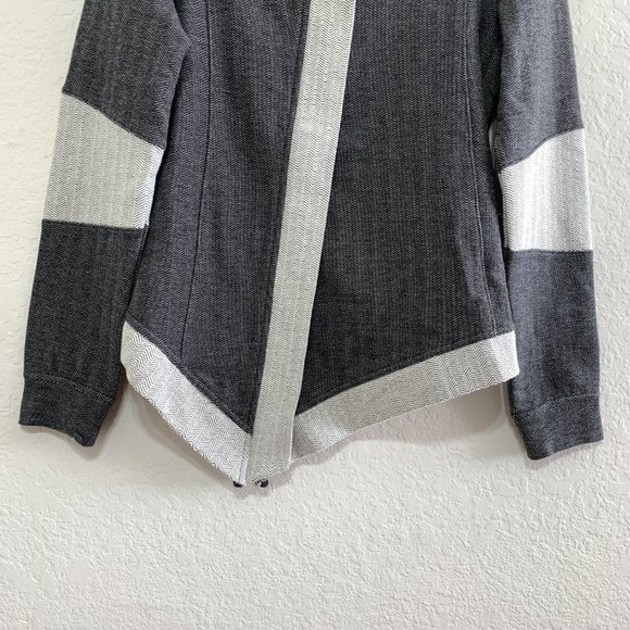 Puma NWT Womens M Gray Long Lifestyle Asymmetrical Herringbone Full Zip Jacket - Picture 6 of 16